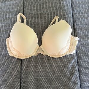 SOLD - Soma Memorable Full Coverage Lace Trim Bra